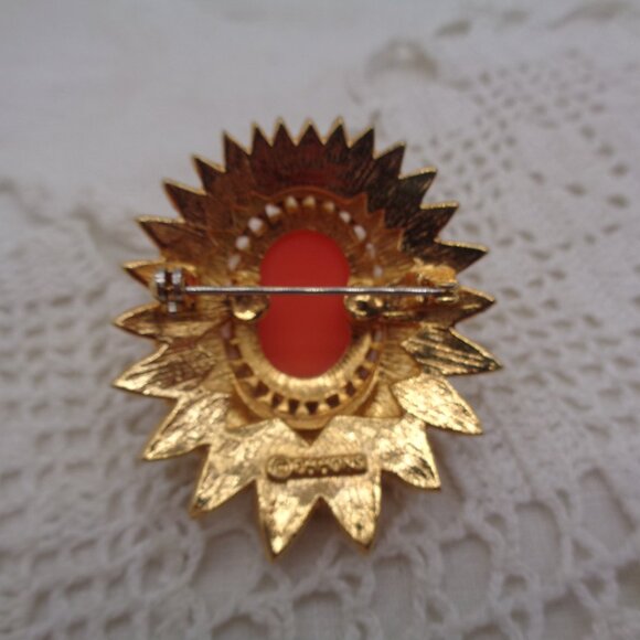 Vintage EMMONS Dawning Glory Coral Cabochon Gold Tone SUNBURST BROOCH - Picture 5 of 6